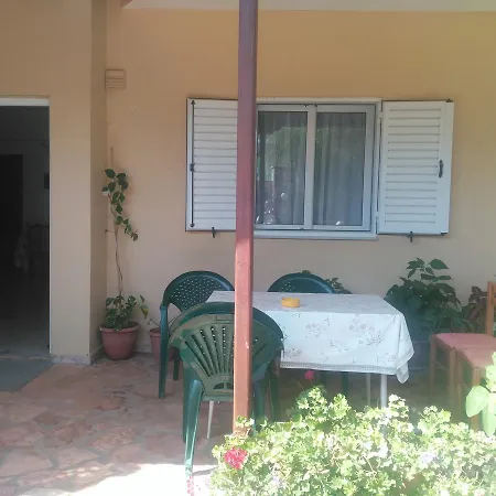 Apartment Delfin Kalogesis *